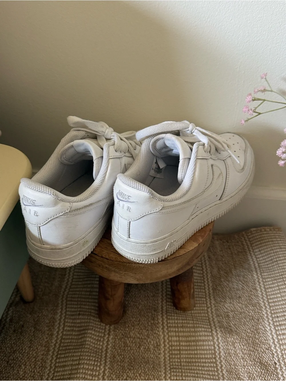 Nike White Low-Top Leather Sneakers - Picture 3 of 3
